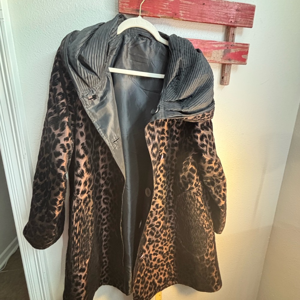Elegant Leopard Print Cape Coat